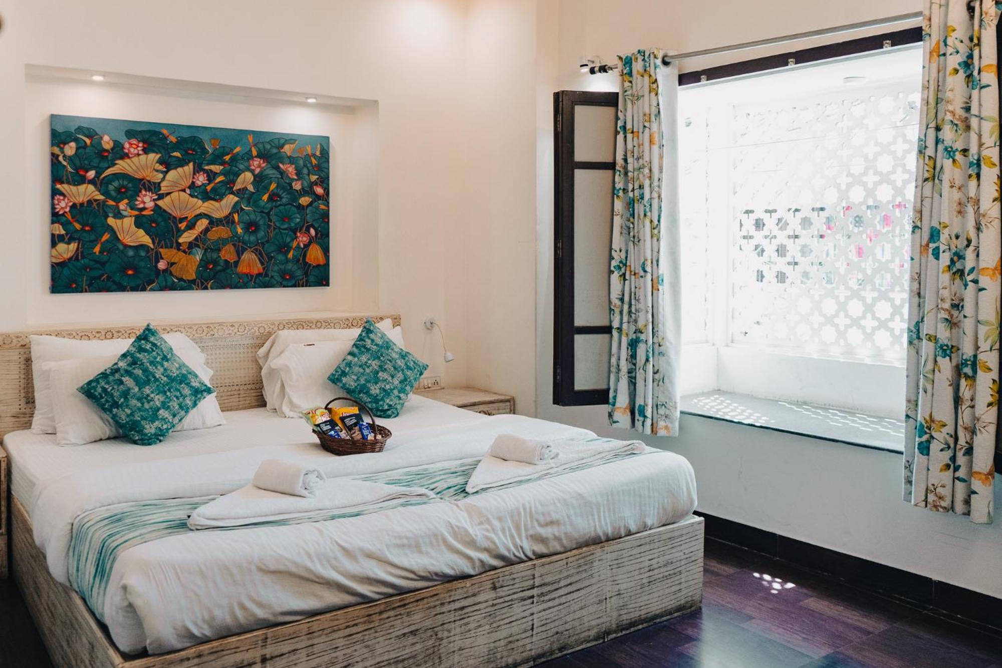 ซาฟาร์นามา พาราณสี Bed & Breakfast ภายนอก รูปภาพ