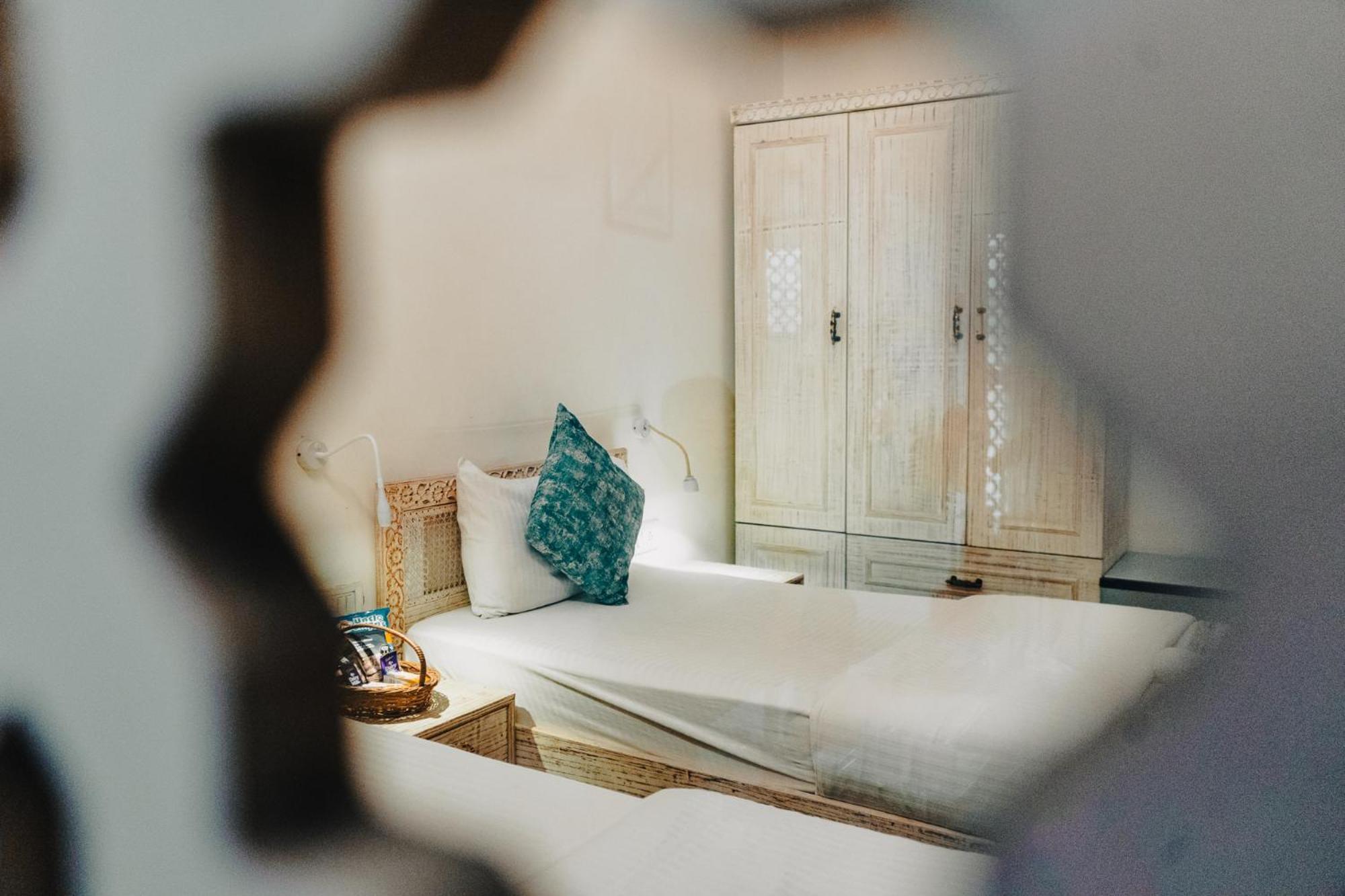 ซาฟาร์นามา พาราณสี Bed & Breakfast ภายนอก รูปภาพ