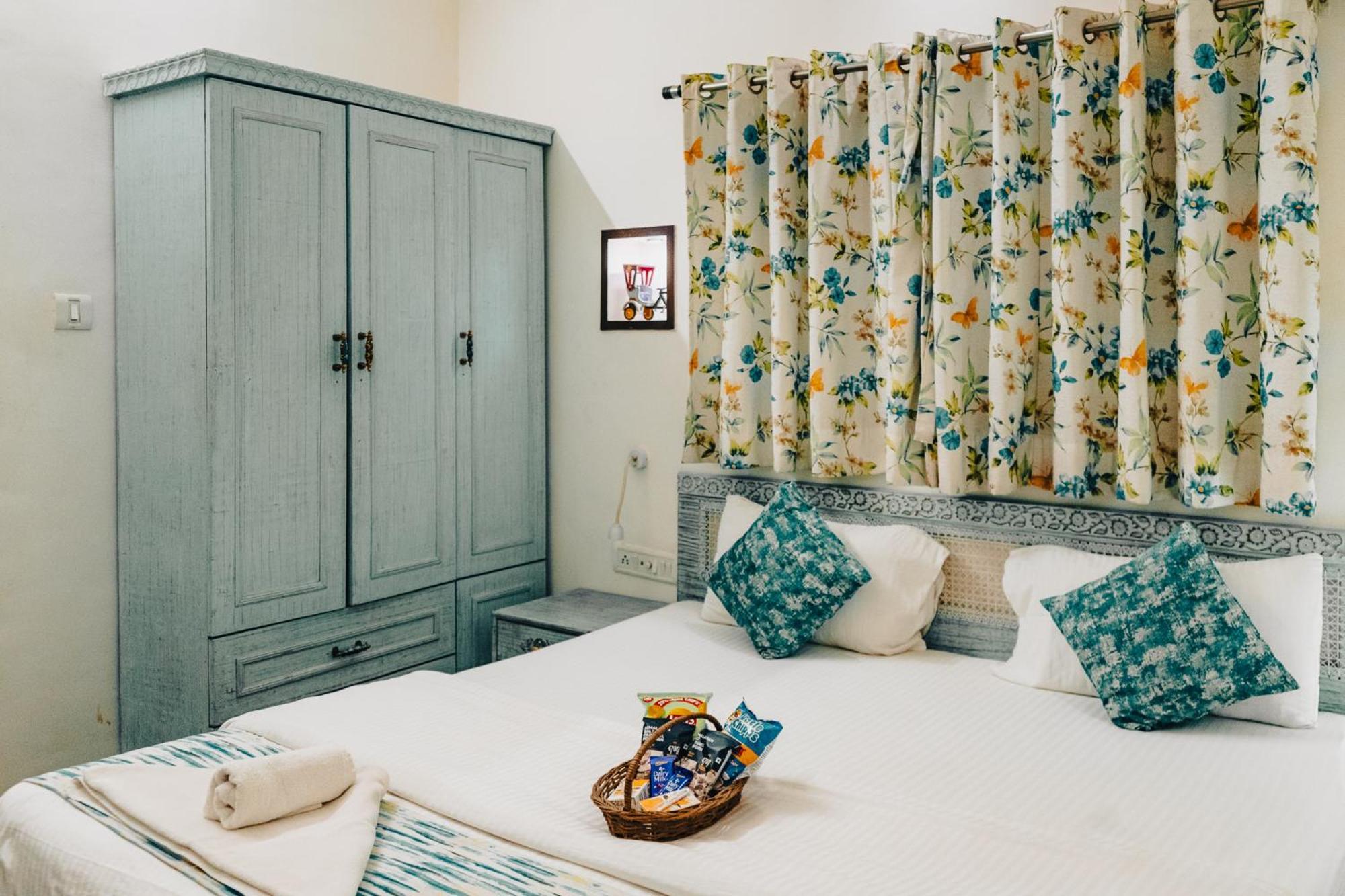 ซาฟาร์นามา พาราณสี Bed & Breakfast ภายนอก รูปภาพ