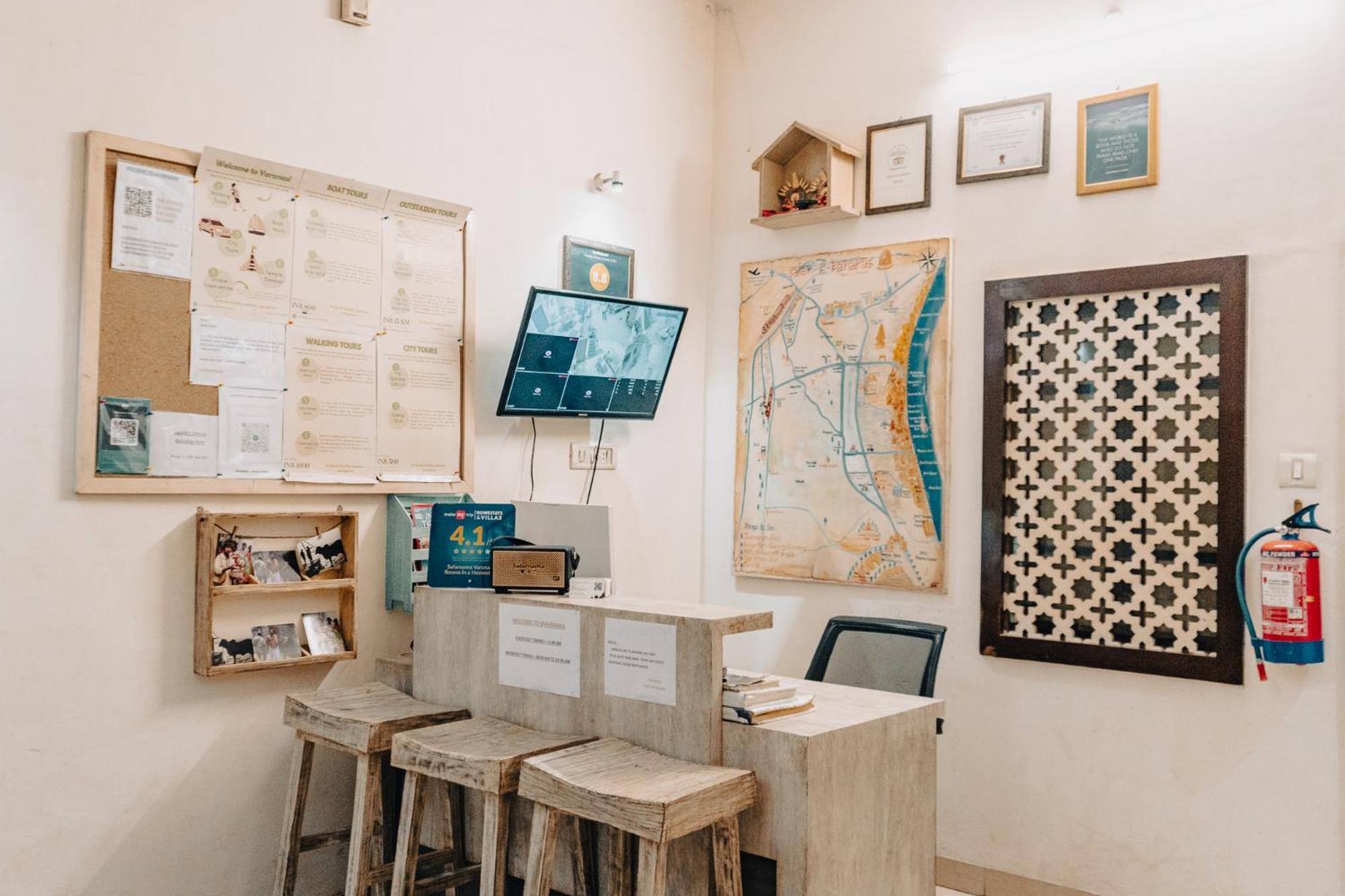 ซาฟาร์นามา พาราณสี Bed & Breakfast ภายนอก รูปภาพ
