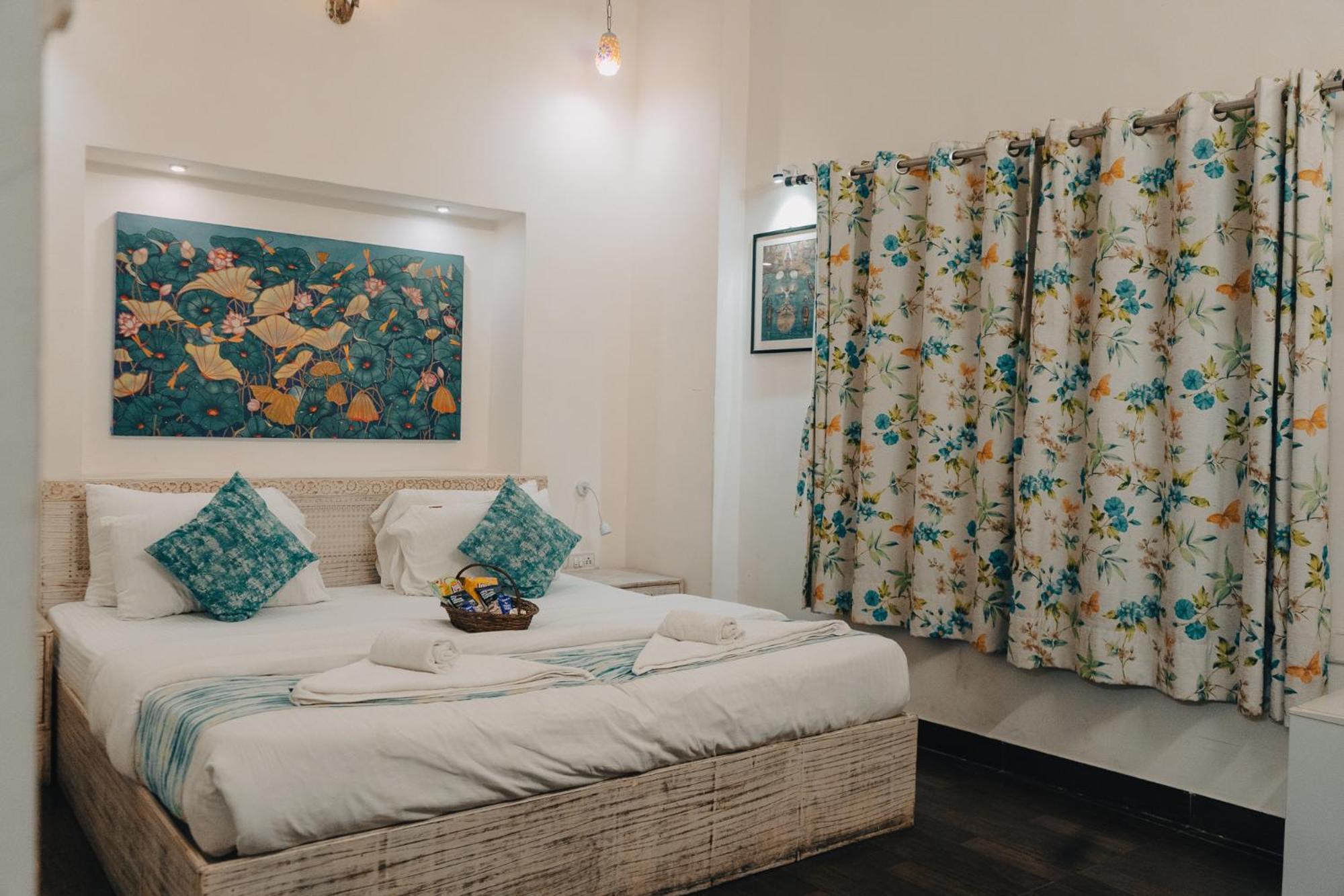 ซาฟาร์นามา พาราณสี Bed & Breakfast ภายนอก รูปภาพ